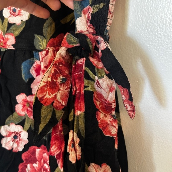 Hollister Floral Print Faux Wrap Romper Skort Size M - Picture 8 of 12
